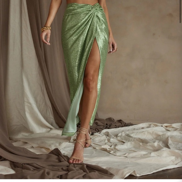 NWT 12th Tribe 2pc bandeau/skirt shimmer green set - Picture 4 of 8